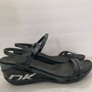 $7.00 SHOES. DKNY $7.00